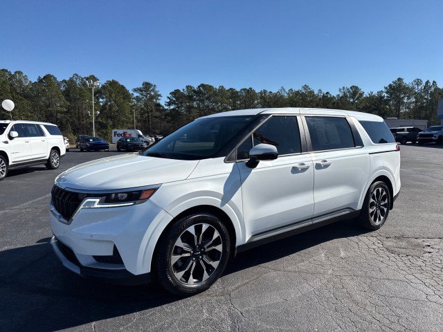 Used 2023 Kia Carnival EX image 7