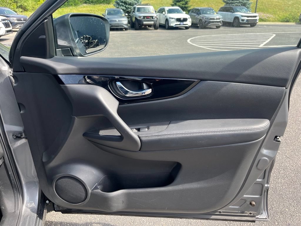 Used 2019 Nissan Rogue Sport SV w/ Technology Package AWD/4WD image 11