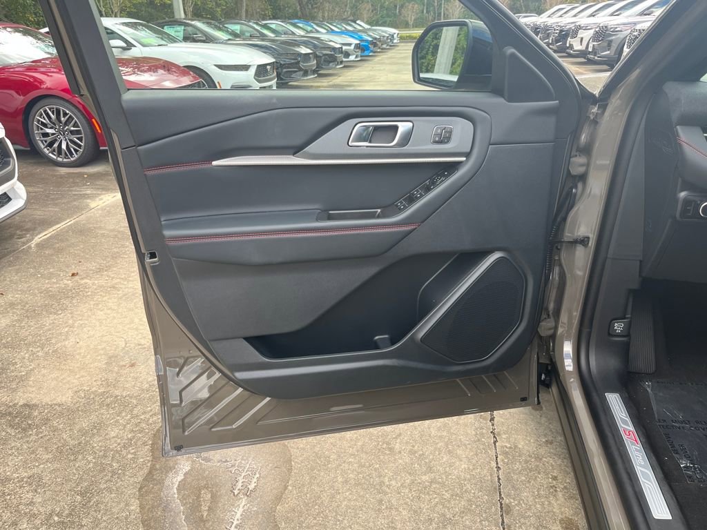 New 2026 Ford Explorer ST-Line w/ ST-Line Street Pack image 16