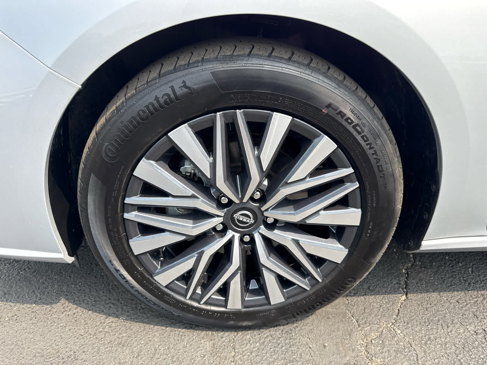 Used 2025 Nissan Altima 2.5 SV FWD image 9