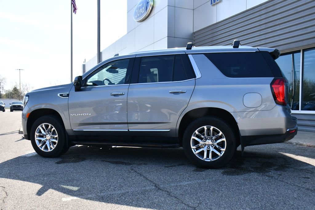Used 2023 GMC Yukon SLT w/ SLT Premium Package AWD/4WD image 3