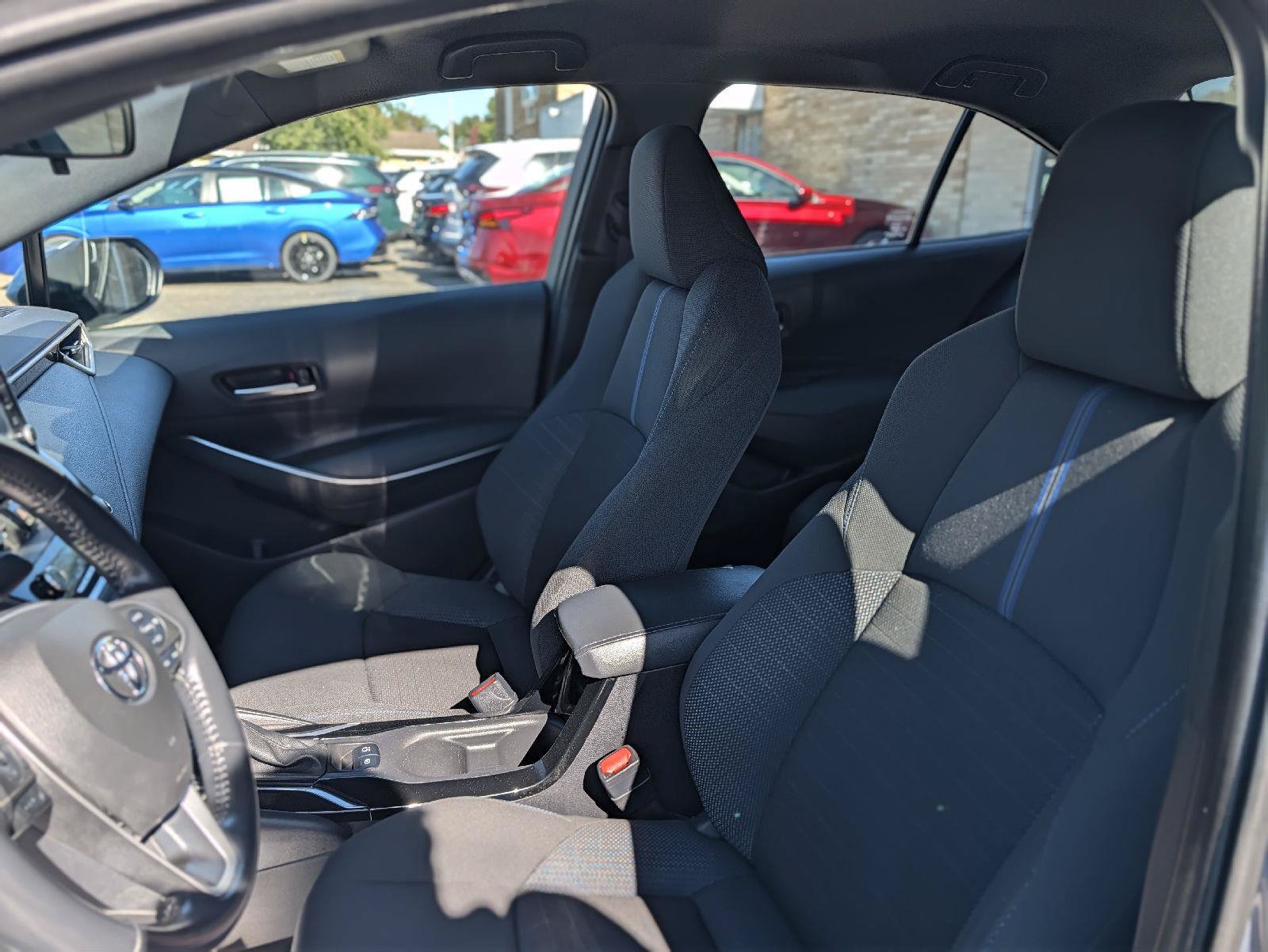 Used 2022 Toyota Corolla SE w/ Carpet Mat Package (TMS) FWD image 29