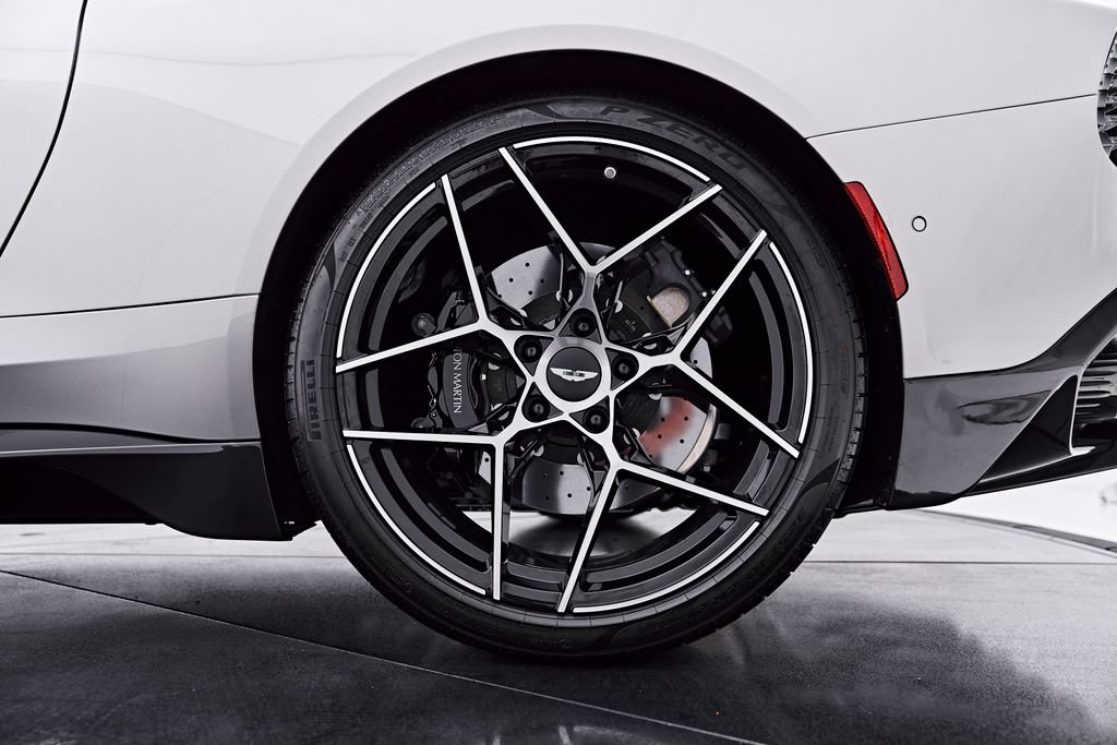 Used 2025 Aston Martin Vanquish RWD image 32