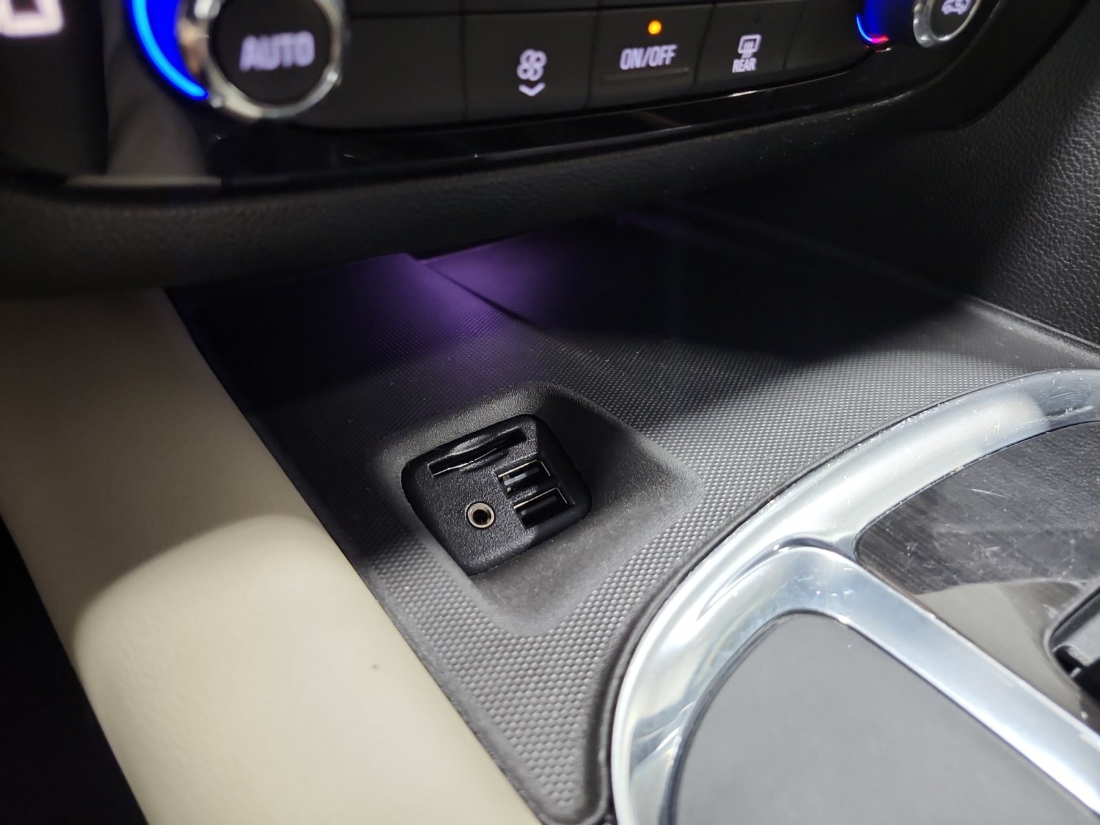 Used 2020 Buick Enclave Essence FWD image 22