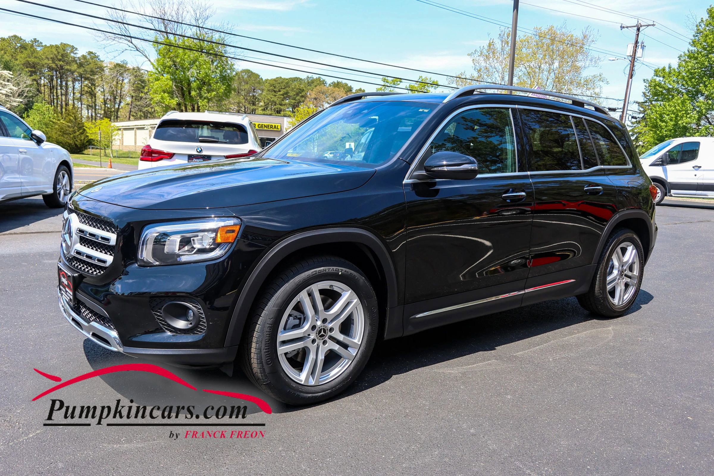 Used 2021 Mercedes-Benz GLB 250 4MATIC w/ Premium Package image 2