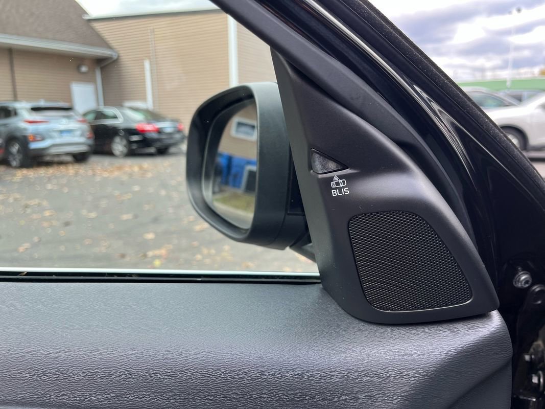 Used 2015 Volvo V60 T5 Platinum image 20