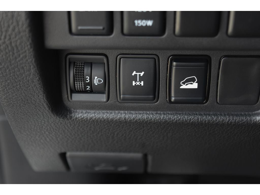 Used 2024 Nissan Titan PRO-4X image 27