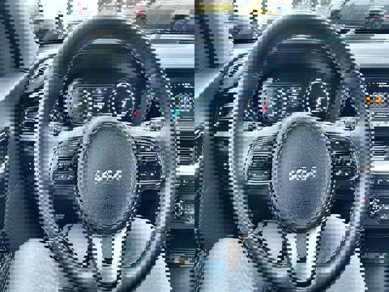 Used 2022 Kia Niro EX w/ Cold Weather Package image 17