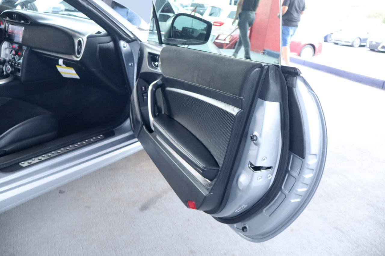 Used 2020 Toyota 86 RWD image 32