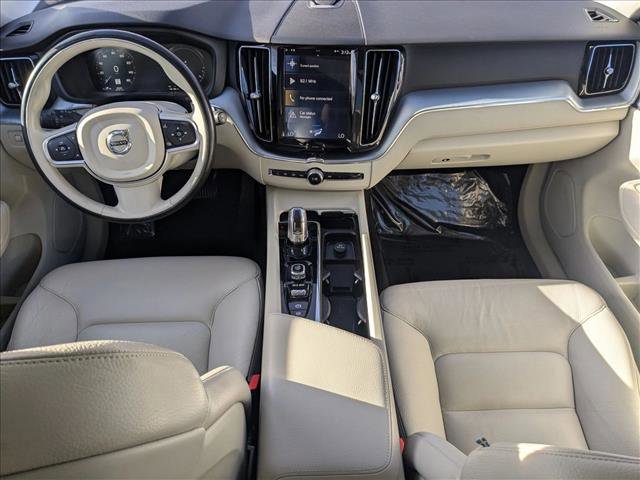 Used 2018 Volvo XC60 T8 Momentum w/ Vision Package image 17