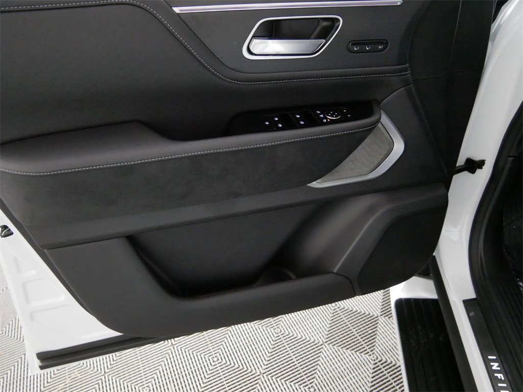 New 2025 INFINITI QX80 Sensory image 13
