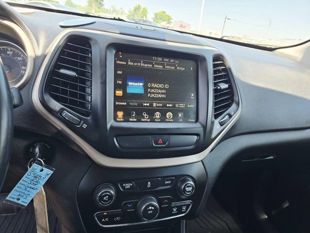 Used 2016 Jeep Cherokee Latitude FWD image 8