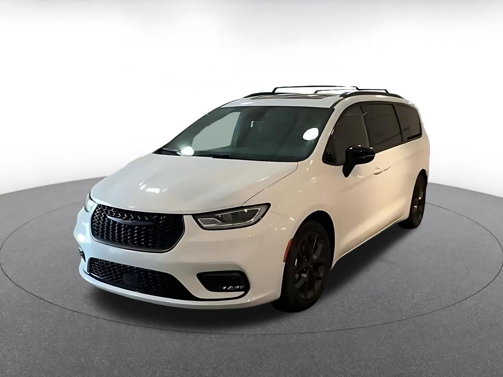 Used 2025 Chrysler Pacifica Limited FWD image 7