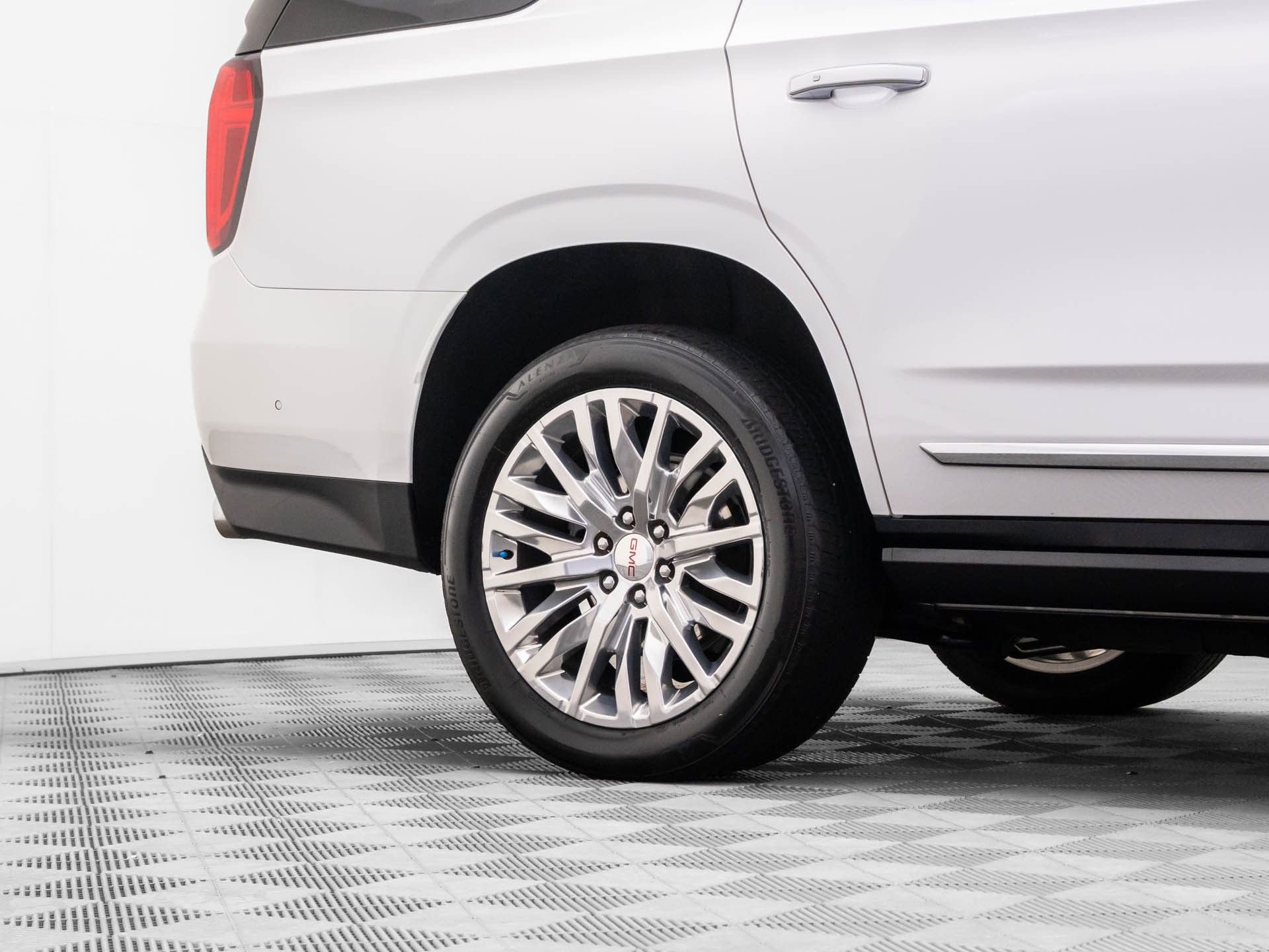 Used 2023 GMC Yukon Denali w/ Denali Reserve Package image 34