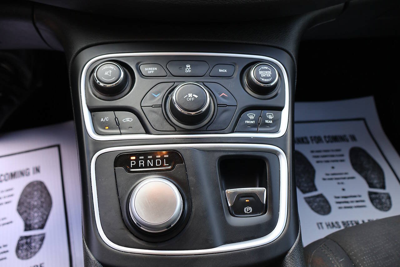 Used 2015 Chrysler 200 Limited w/ Convenience Group FWD image 26
