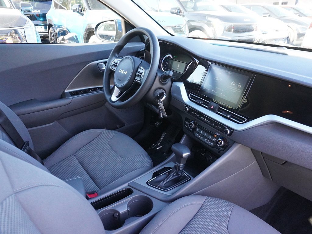 Used 2022 Kia Niro LX image 26
