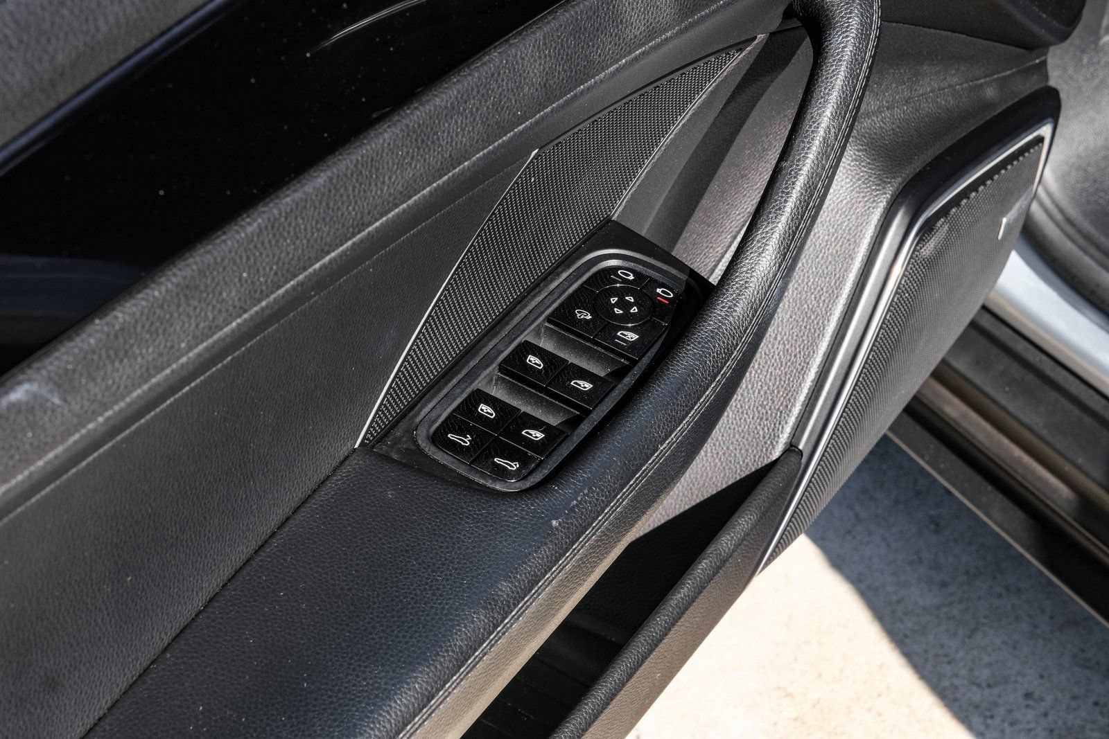 Used 2018 Porsche Panamera 4 AWD/4WD image 36