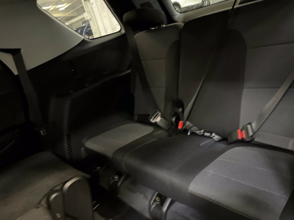 Used 2021 Chevrolet Traverse LT FWD image 24