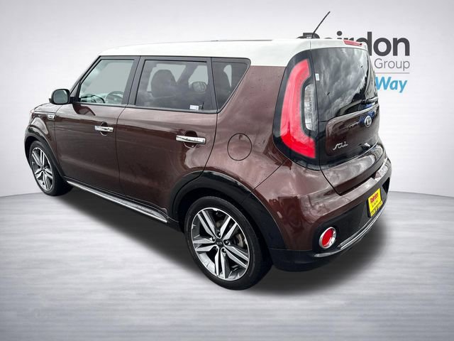 Used 2017 Kia Soul + image 6