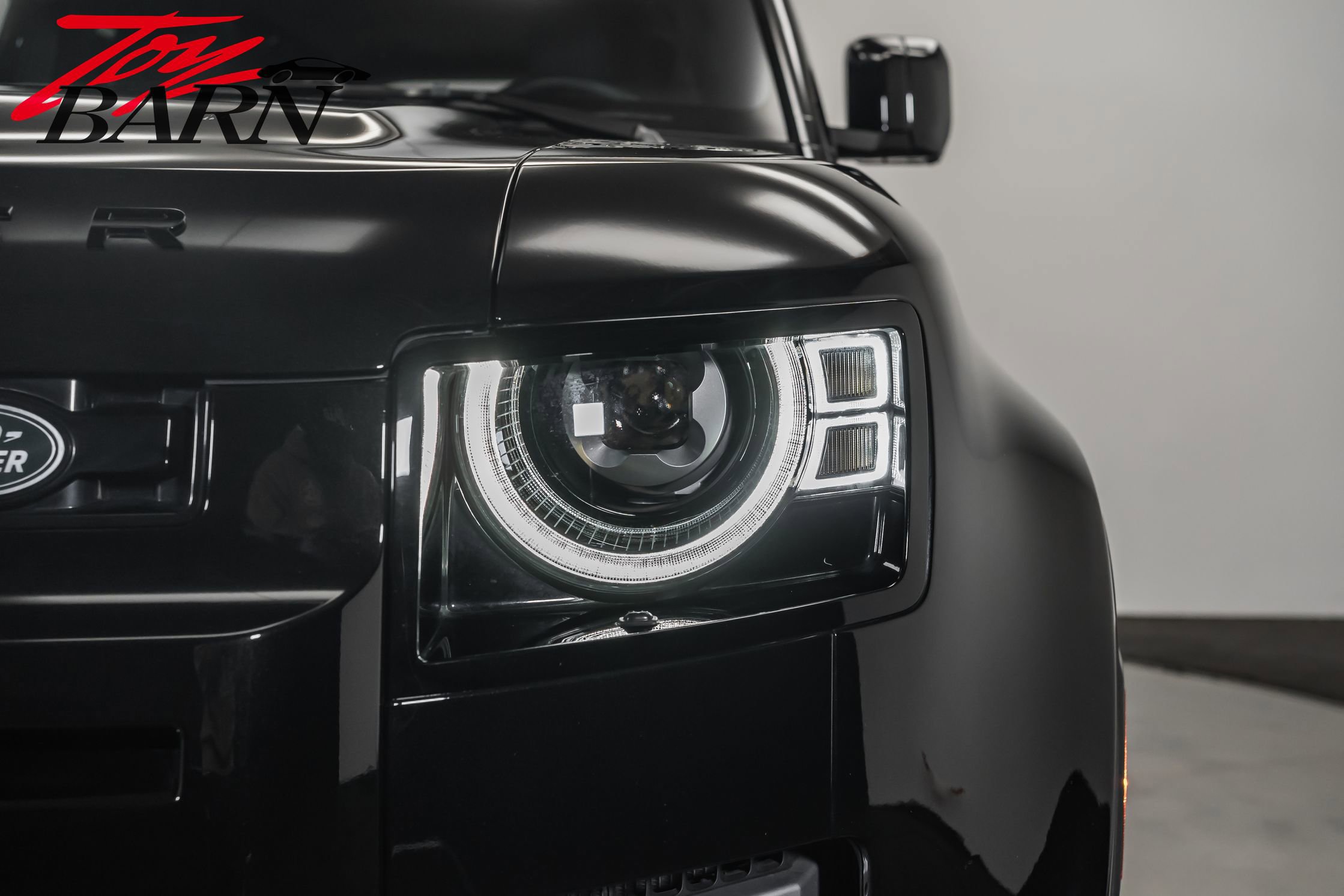 Used 2024 Land Rover Defender 110 SE image 11