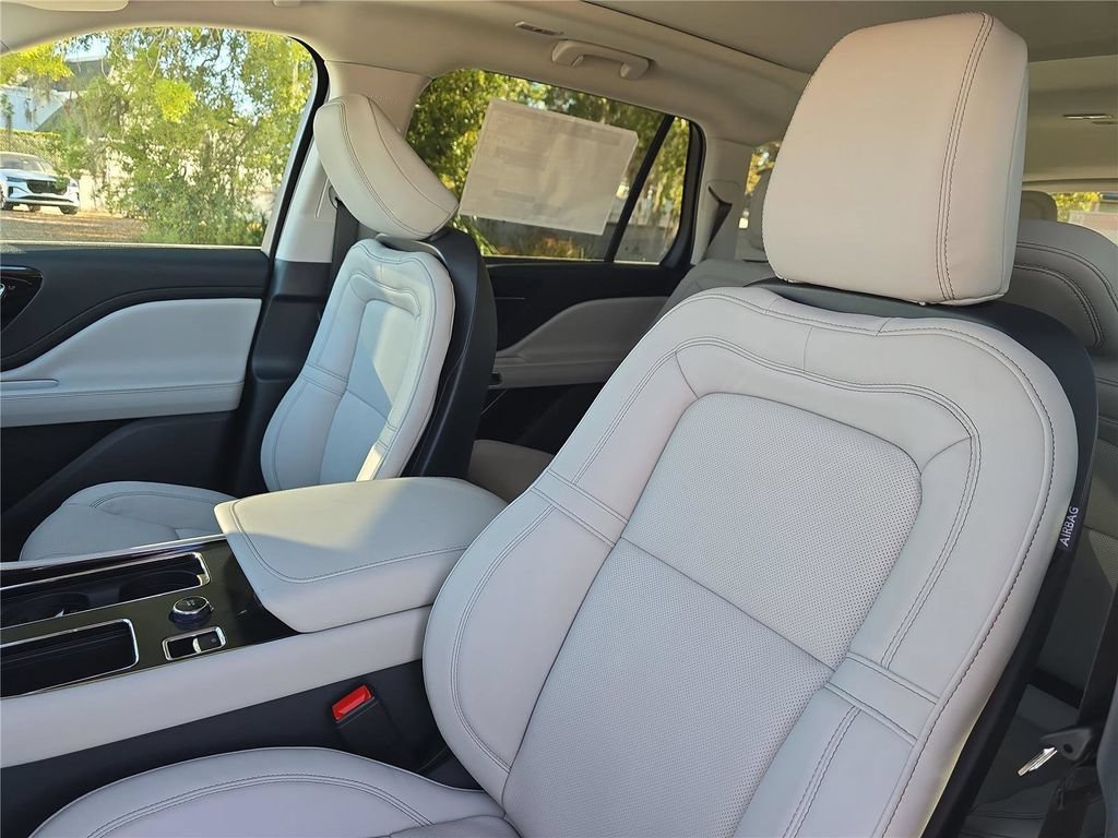 New 2026 Lincoln Aviator Reserve w/ Illumination Package AWD/4WD image 17