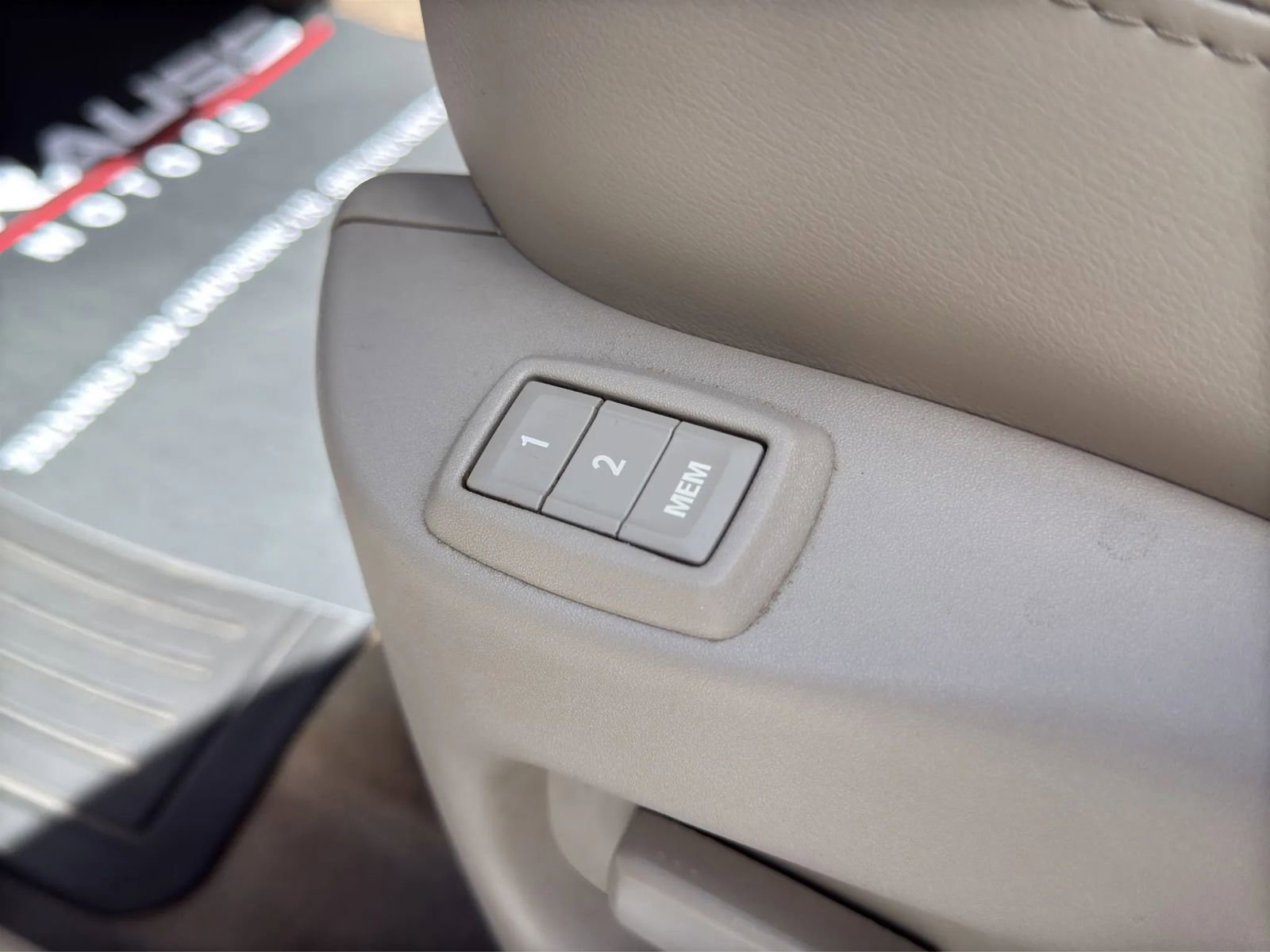 Used 2016 Cadillac SRX Luxury w/ Driver Awareness Package image 23