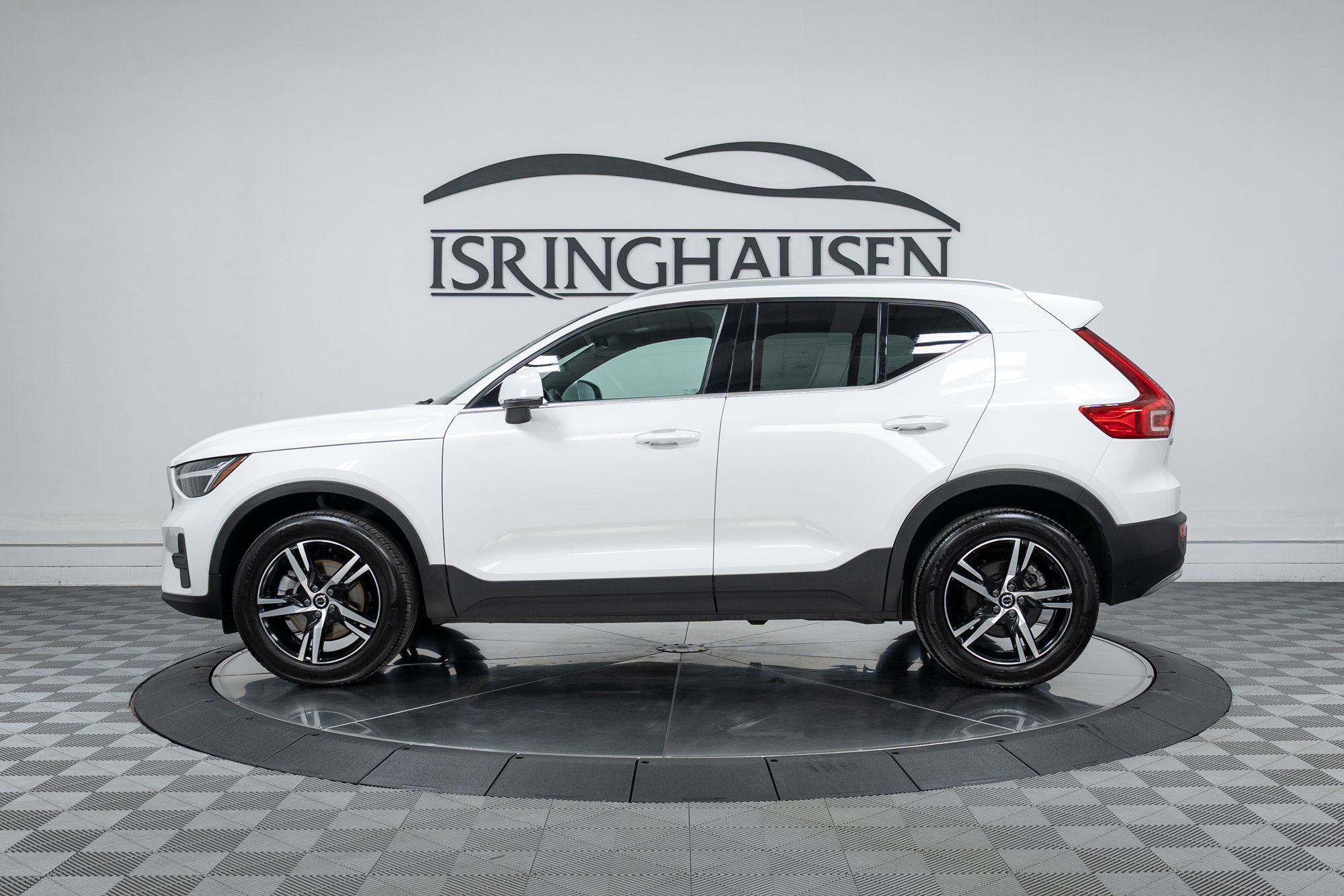 Certified 2025 Volvo XC40 B5 Core image 8