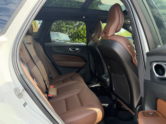 Used 2024 Volvo XC60 B5 Plus AWD/4WD image 17