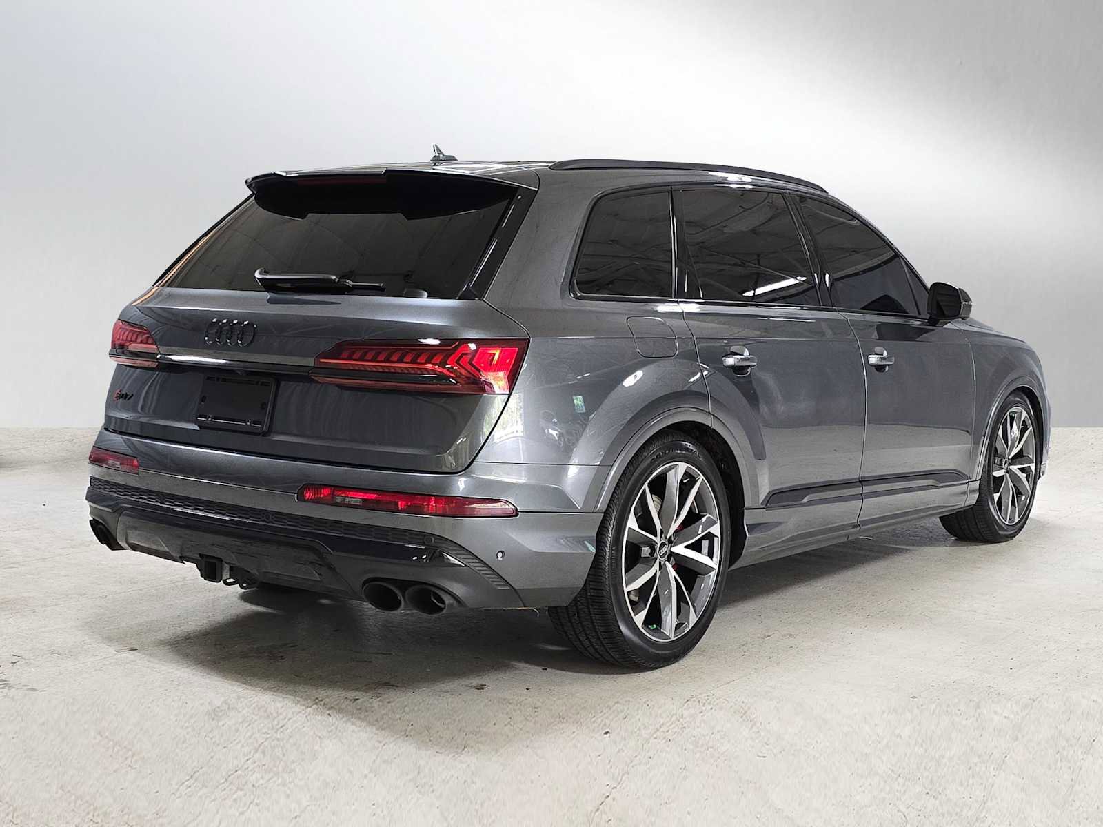 Used 2023 Audi SQ7 Prestige w/ Sport Package image 3