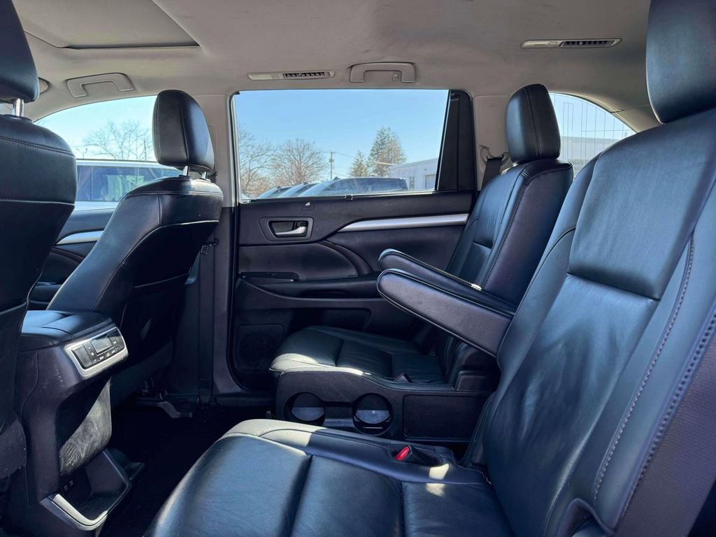 Used 2019 Toyota Highlander XLE image 11