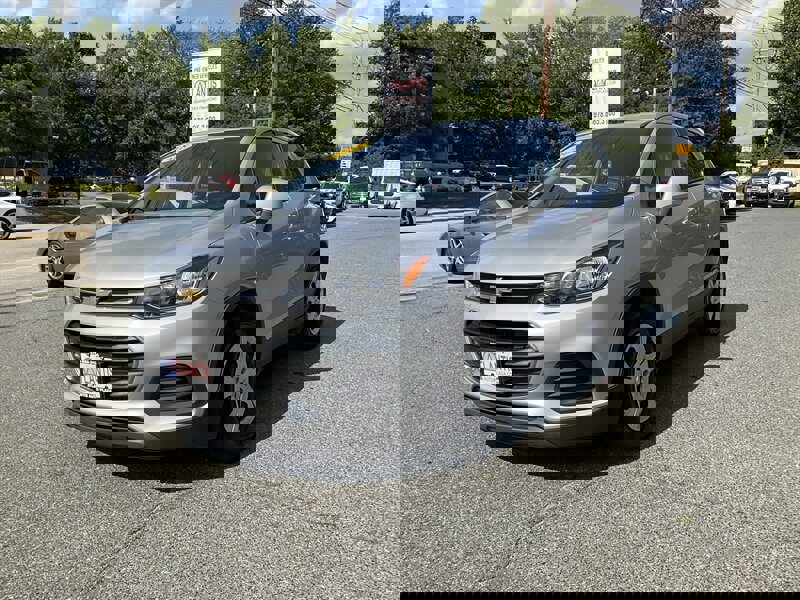 Used 2018 Chevrolet Trax LS image 1