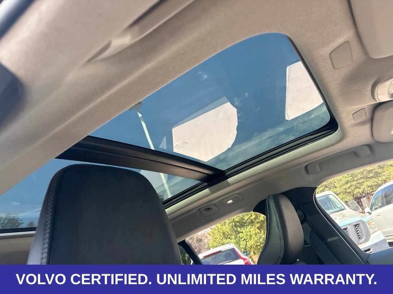 Certified 2023 Volvo XC40 B5 Plus w/ Driver Assist Package AWD/4WD image 17