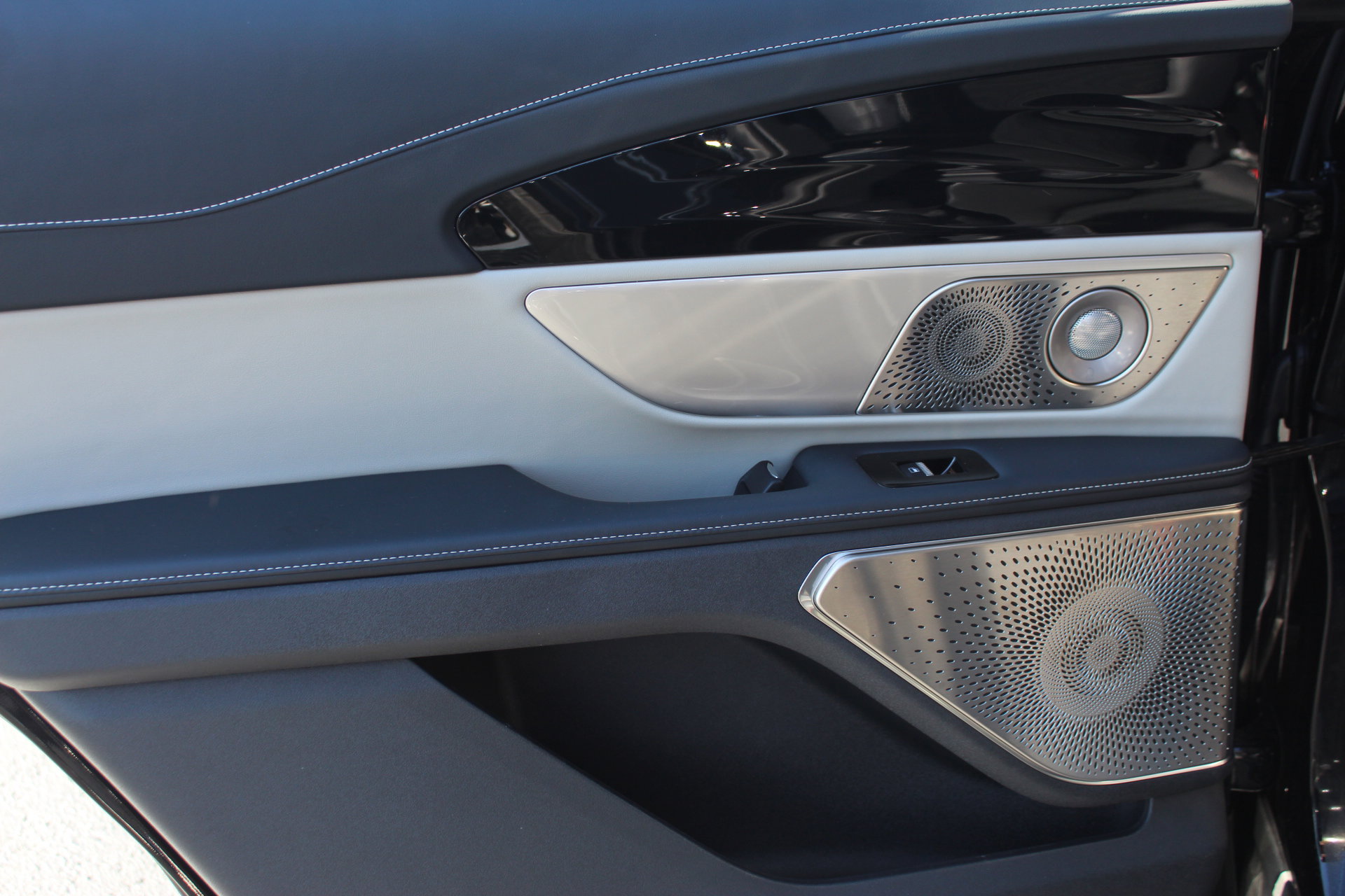 Used 2024 Lincoln Nautilus Reserve w/ Equipment Group 203A image 27