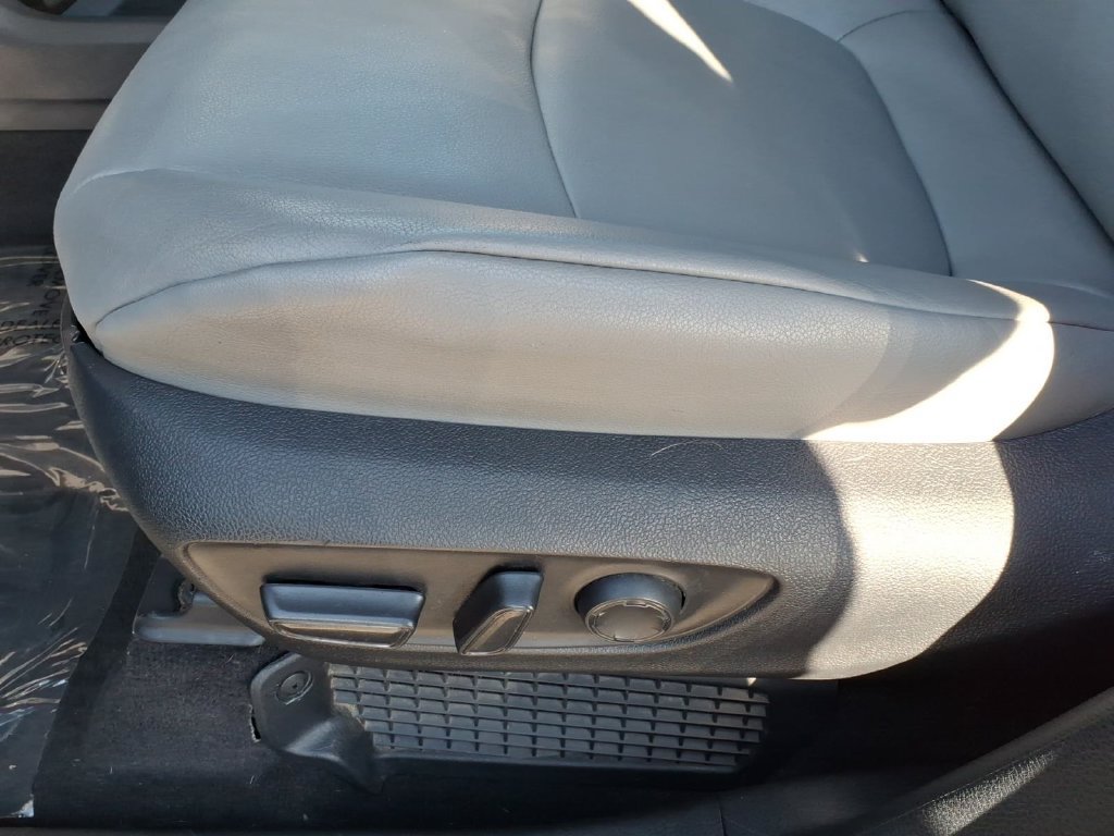 Used 2025 Toyota Sienna XLE FWD image 13