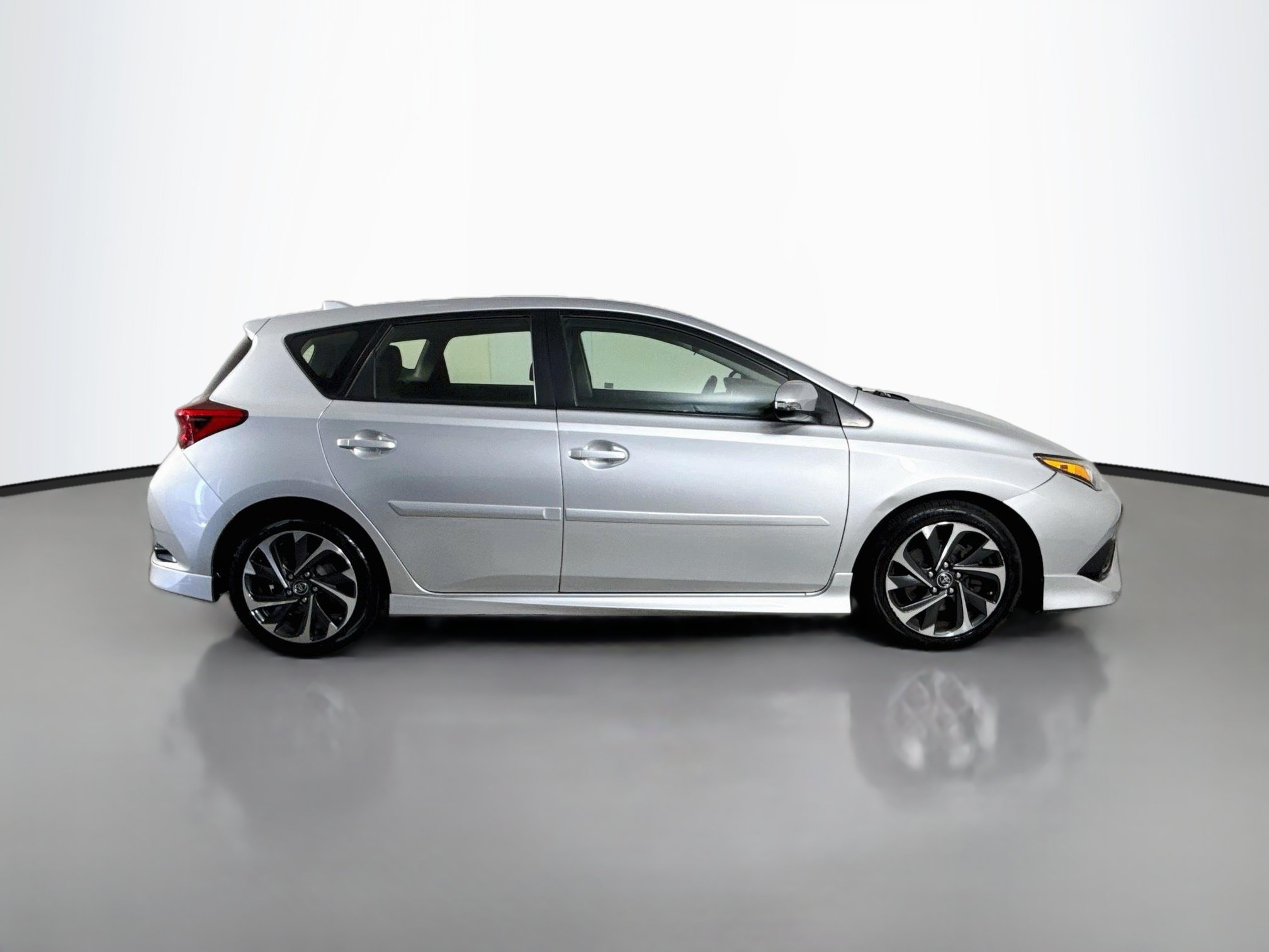 Used 2018 Toyota Corolla iM w/ All-Weather Mat Package FWD image 11