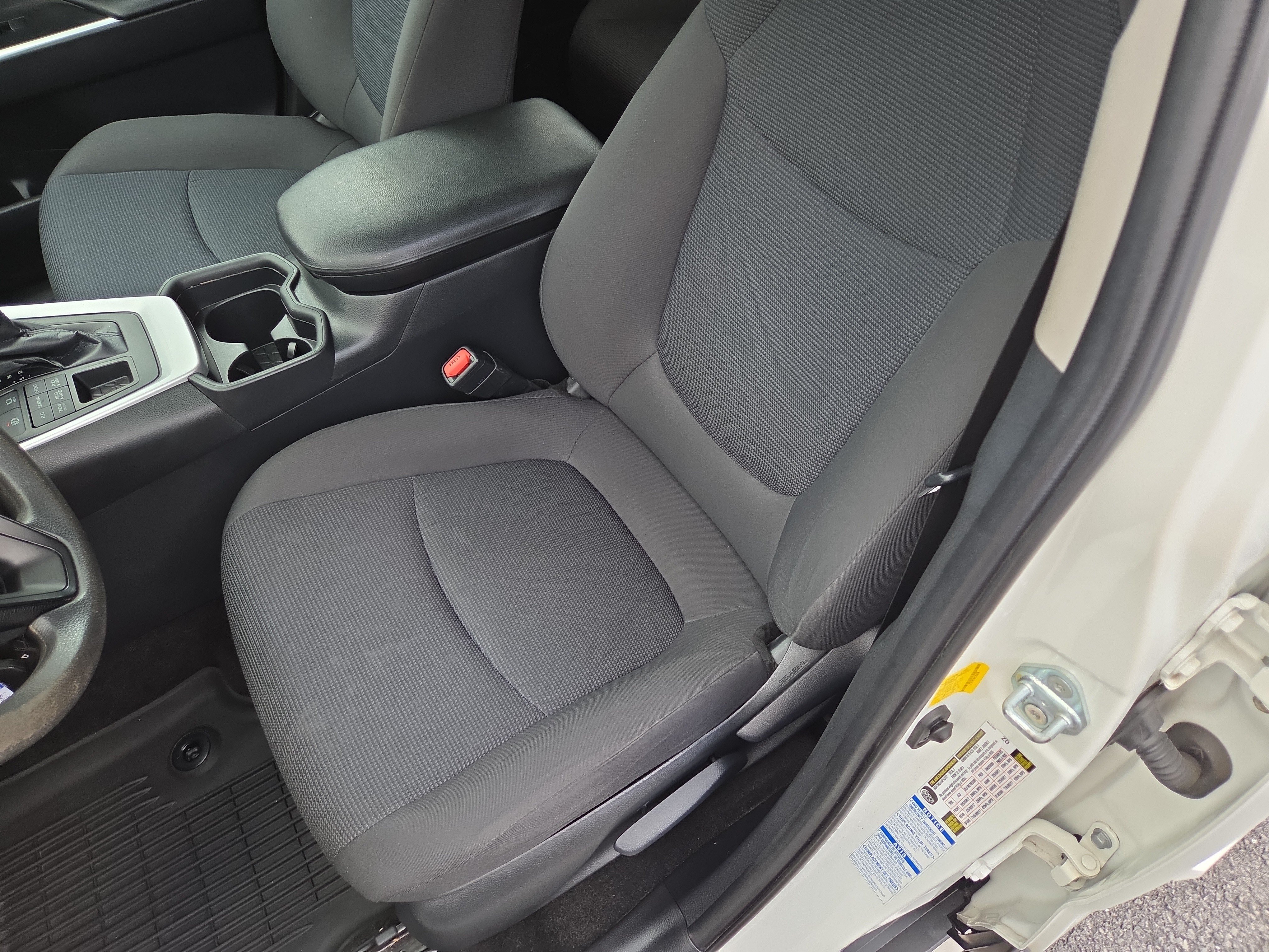 Used 2019 Toyota RAV4 LE AWD/4WD image 14