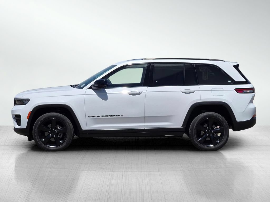 Used 2023 Jeep Grand Cherokee Altitude AWD/4WD image 7