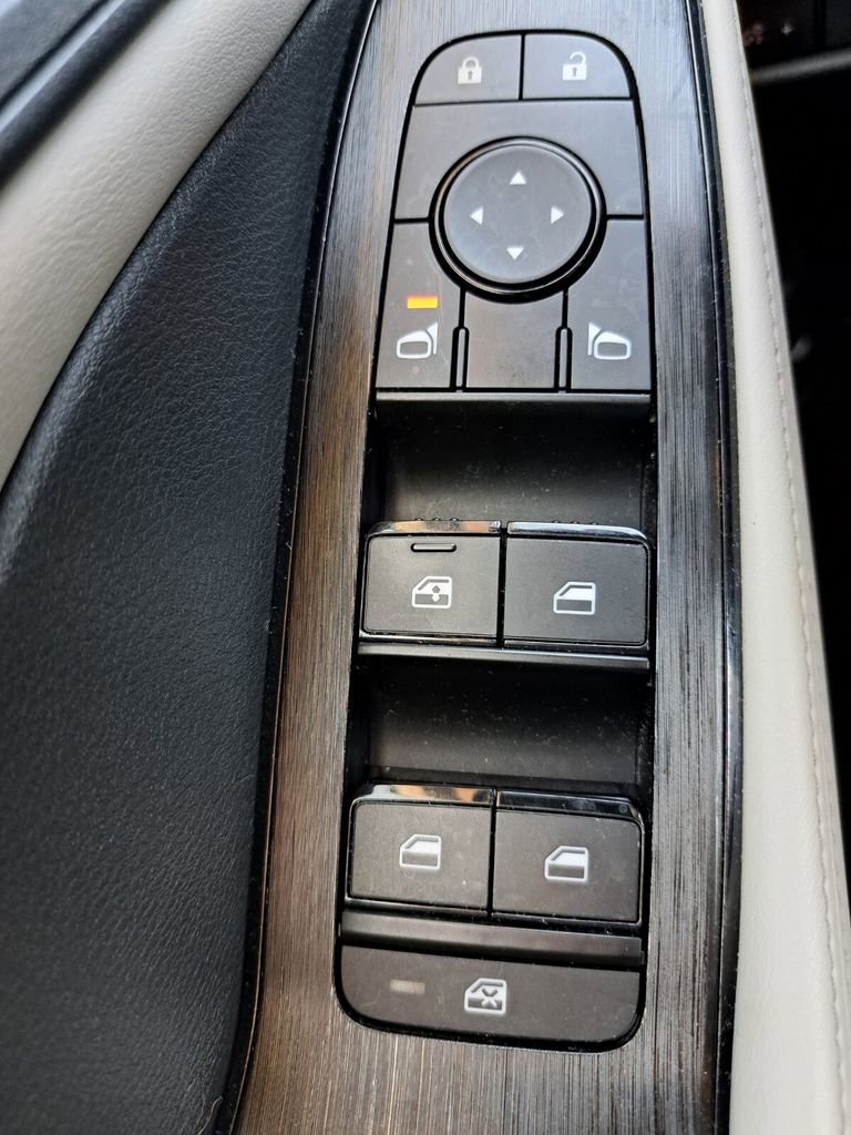 Used 2023 Nissan Rogue SV w/ SV Premium Package image 15