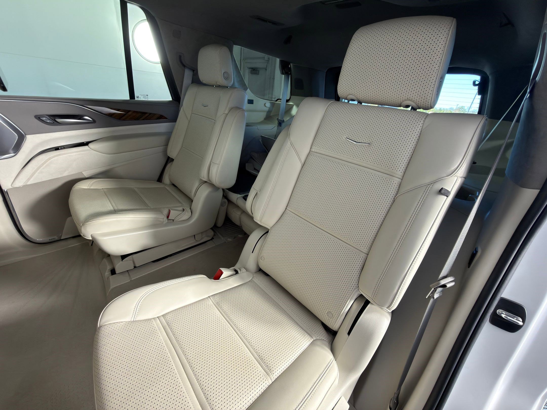 Used 2024 Cadillac Escalade Premium Luxury Platinum image 27