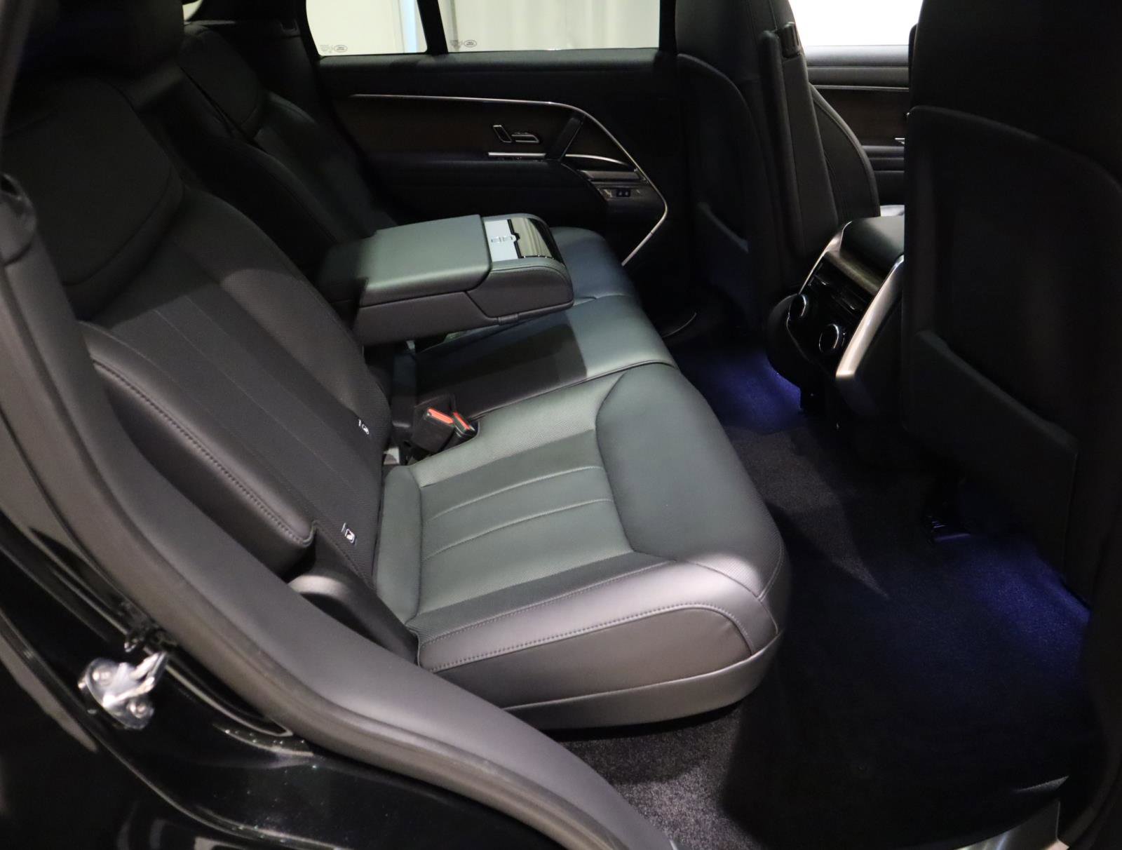 Used 2024 Land Rover Range Rover SE image 14