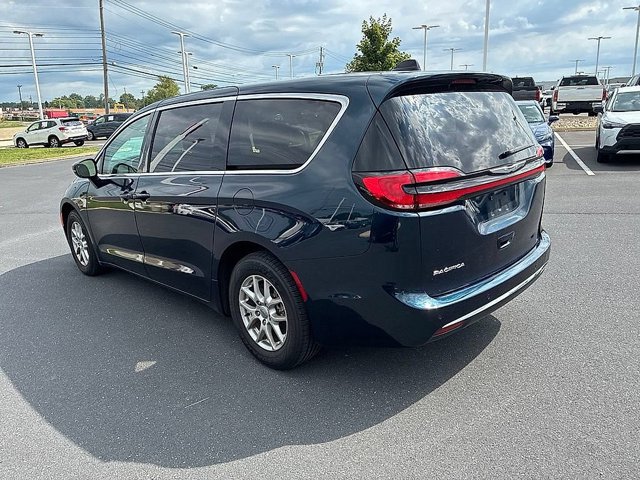 Used 2024 Chrysler Pacifica Touring-L FWD image 13