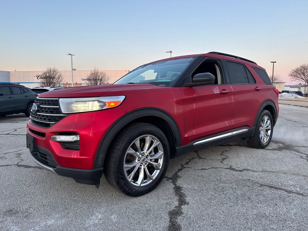 Used 2020 Ford Explorer XLT w/ Equipment Group 202A image 2