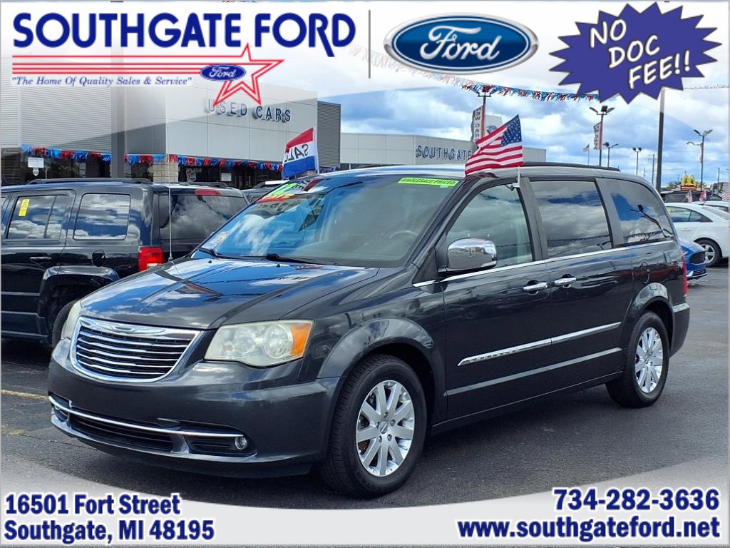 Used 2012 Chrysler Town & Country Touring-L w/ Driver Convenience Group image 1