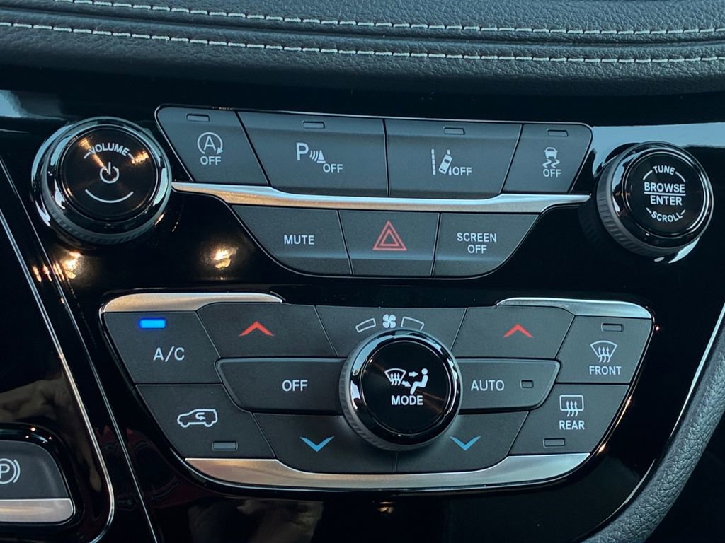 New 2026 Chrysler Pacifica Limited FWD image 7