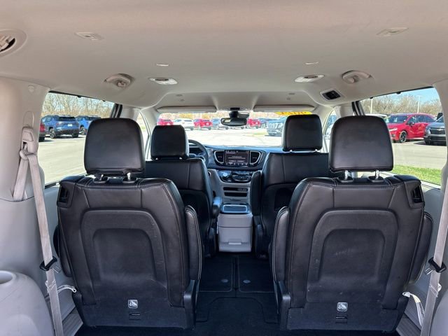 Used 2024 Chrysler Pacifica Touring-L FWD image 10