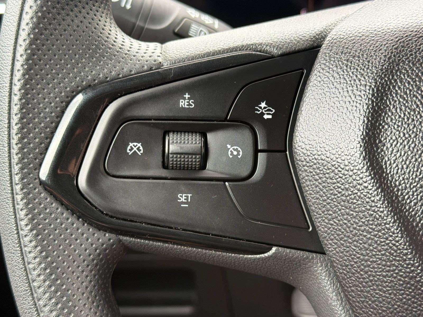 Used 2025 Chevrolet TrailBlazer LT FWD image 16