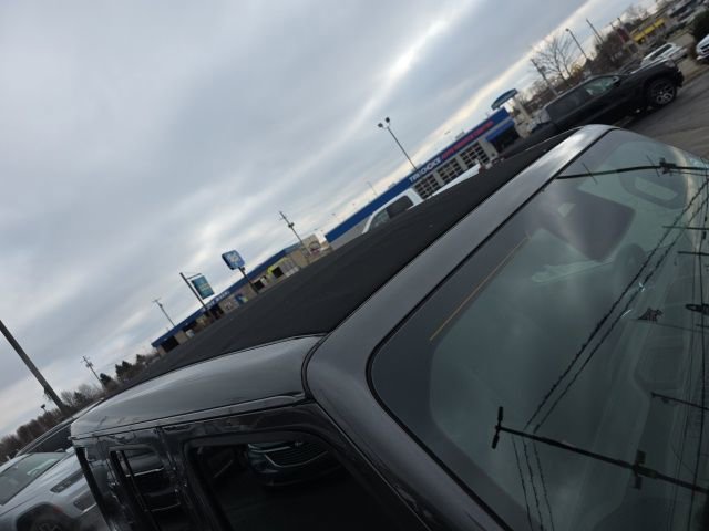 Used 2025 Jeep Wrangler Unlimited Sahara w/ Safety Group image 10