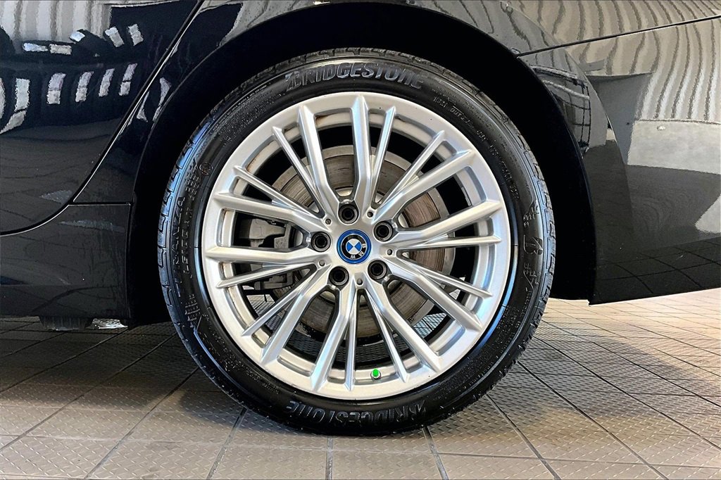 Used 2024 BMW 330e xDrive image 35