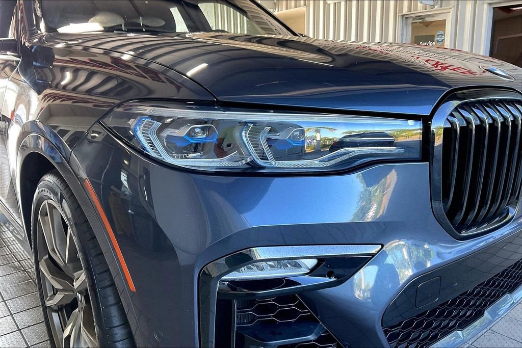 Used 2021 BMW X7 M50i w/ Cold Weather Package AWD/4WD image 28