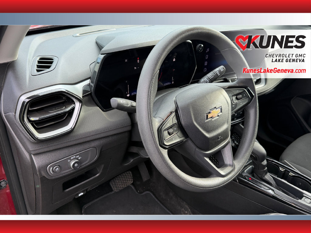 Used 2025 Chevrolet TrailBlazer LT AWD/4WD image 16